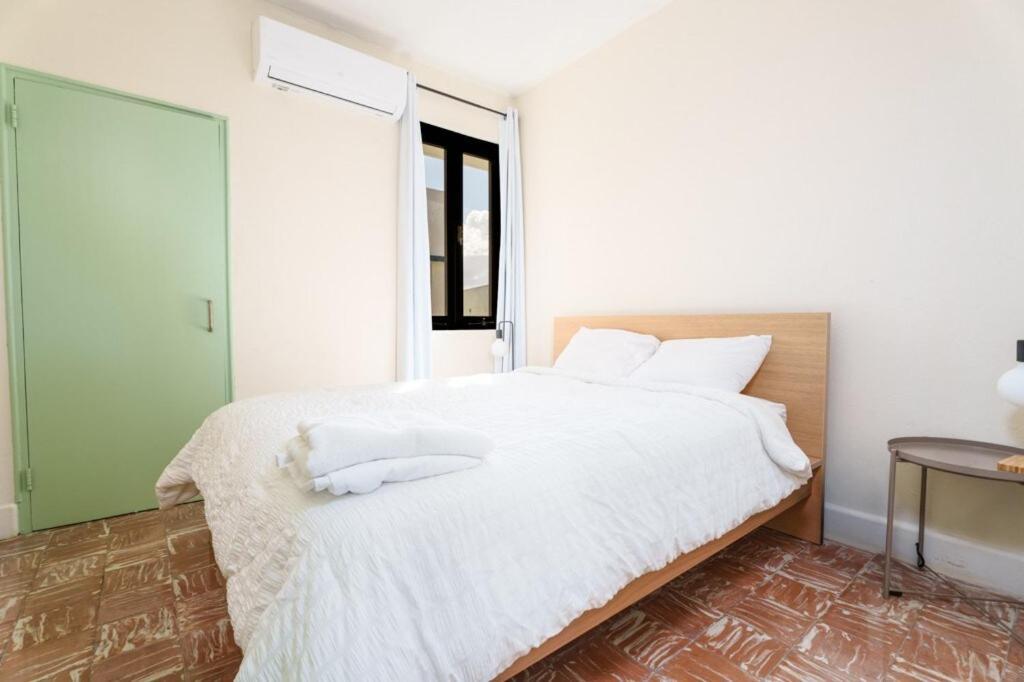 Sunny Escape Pool Apartment Сан Хуан Екстериор снимка